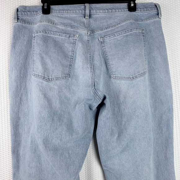 Women Old Navy Mid-Rise Boyfriend Distressed Jeans Light Wash Cosmos Size 20 - Picture 4 of 10
